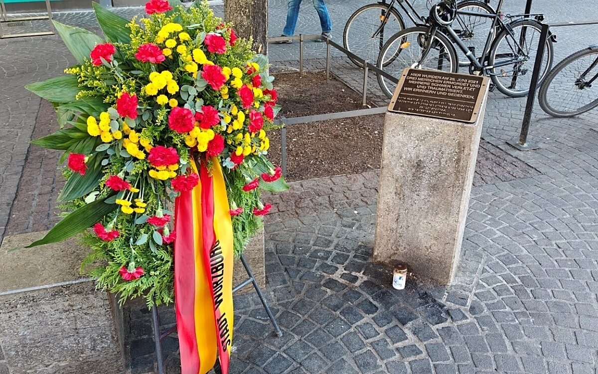 Kranzniederlegung barbarossaplatz 2025 1 Kranzniederlegung barbarossaplatz 2025 1