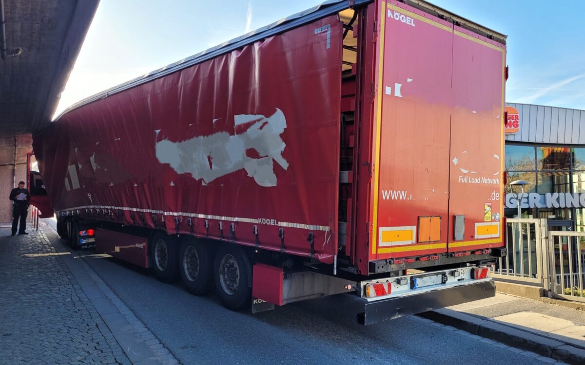 Der festgefahrene LKW am Europastern Der festgefahrene LKW am Europastern