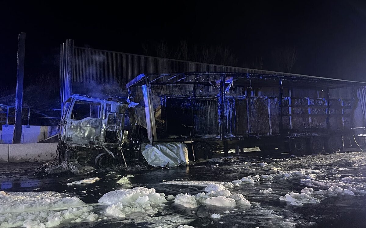 Ausgebrannter LKW auf der A3 Ausgebrannter LKW auf der A3