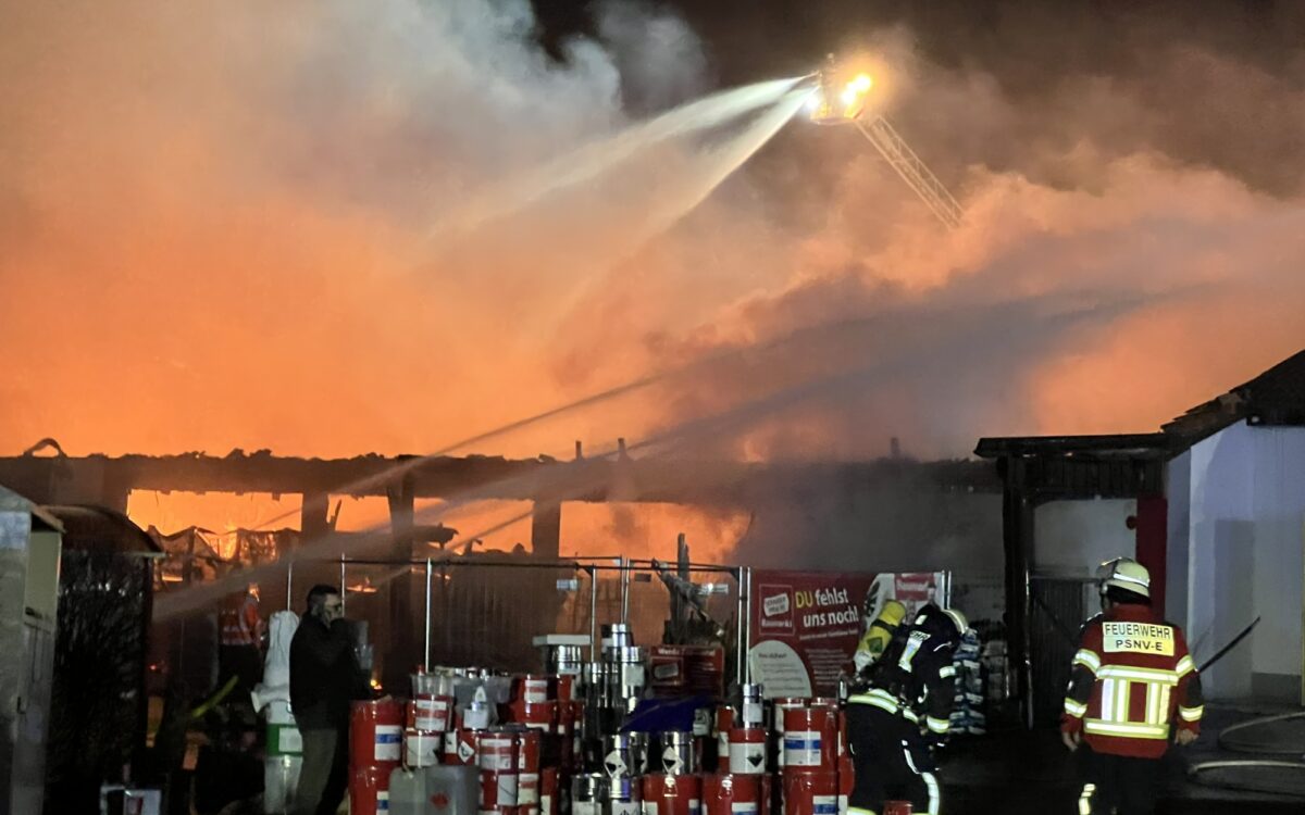 Großbrand in Zellingen an einem Baumarkt Großbrand in Zellingen an einem Baumarkt