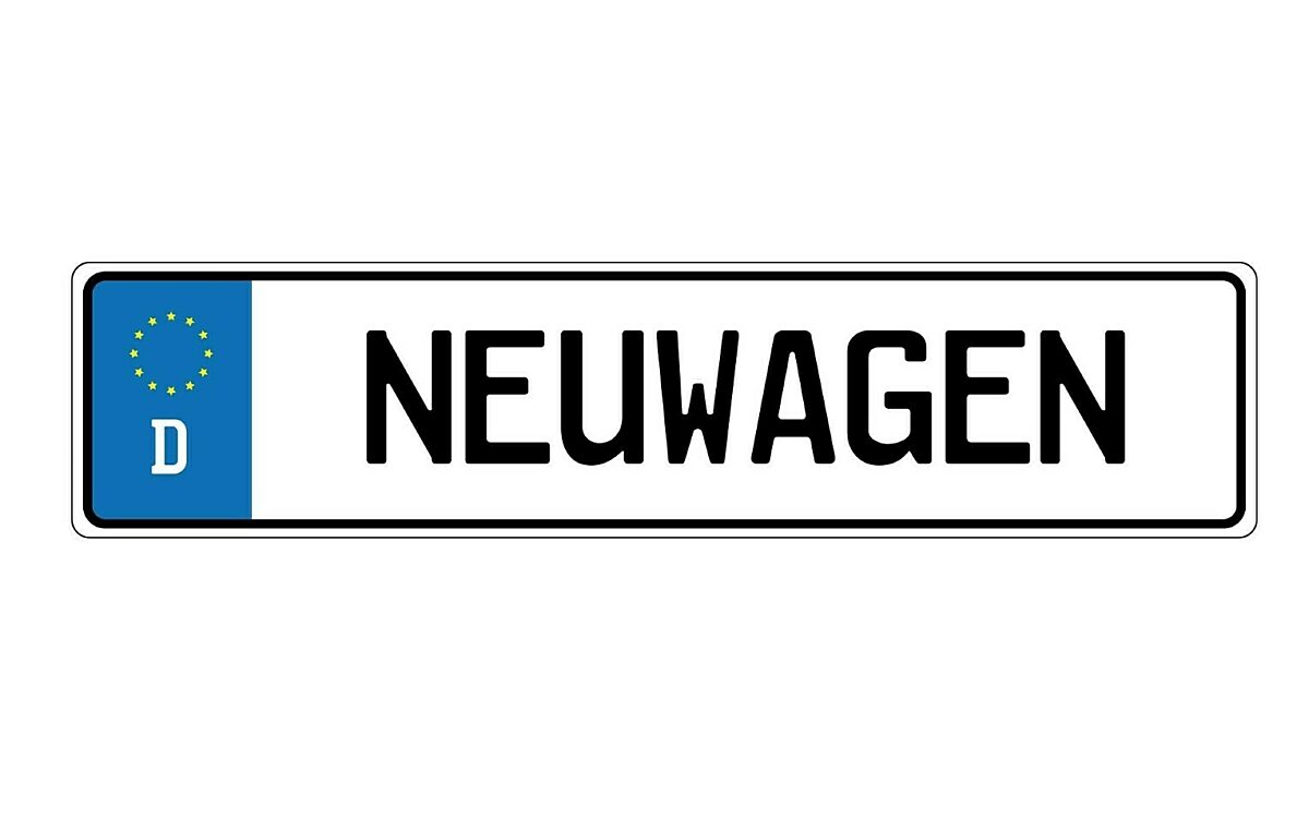 Ein neutrales Nummernschild mit dem Titel Neuwagen Ein neutrales Nummernschild mit dem Titel Neuwagen