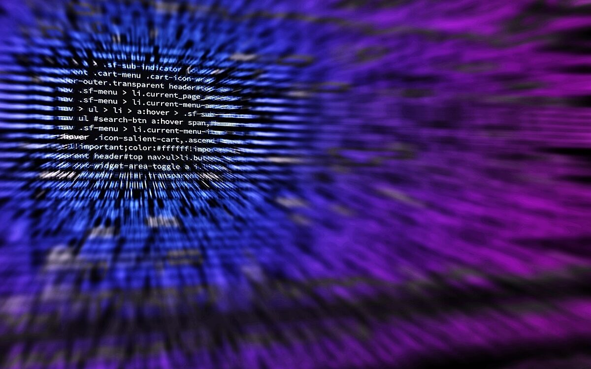 Wirres Computer-Zeugs steht auf einem Bildschirm Computer Internet Hacker Cyber