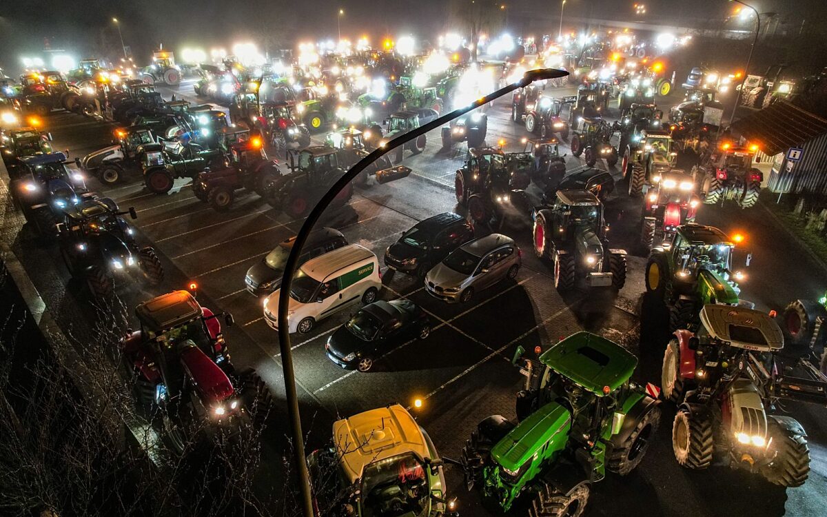 Landwirte demonstrieren mit ihren Traktoren in Hammelburg Landwirte demonstrieren mit ihren Traktoren in Hammelburg