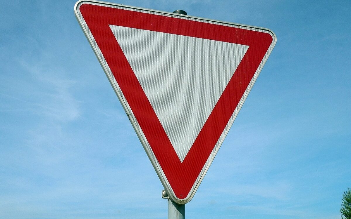 Vorfahrt gewähren Schild Vorfahrt gewähren Schild
