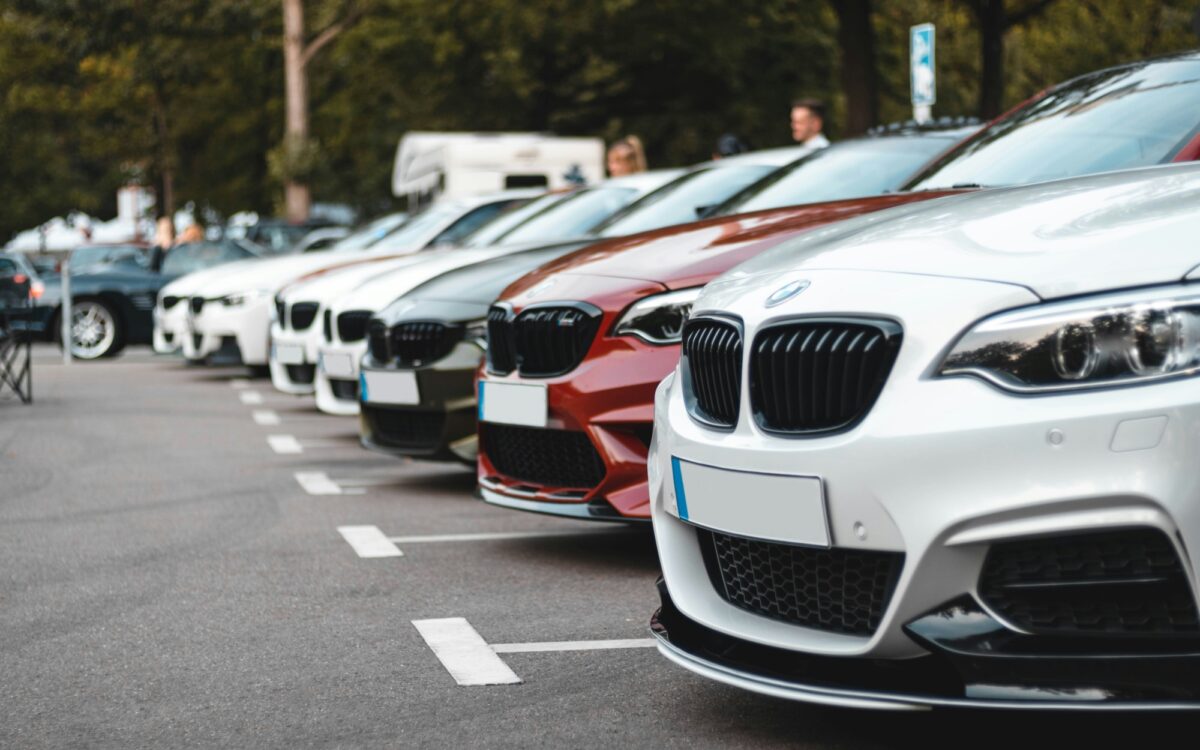 Symbolbild parkende Autos