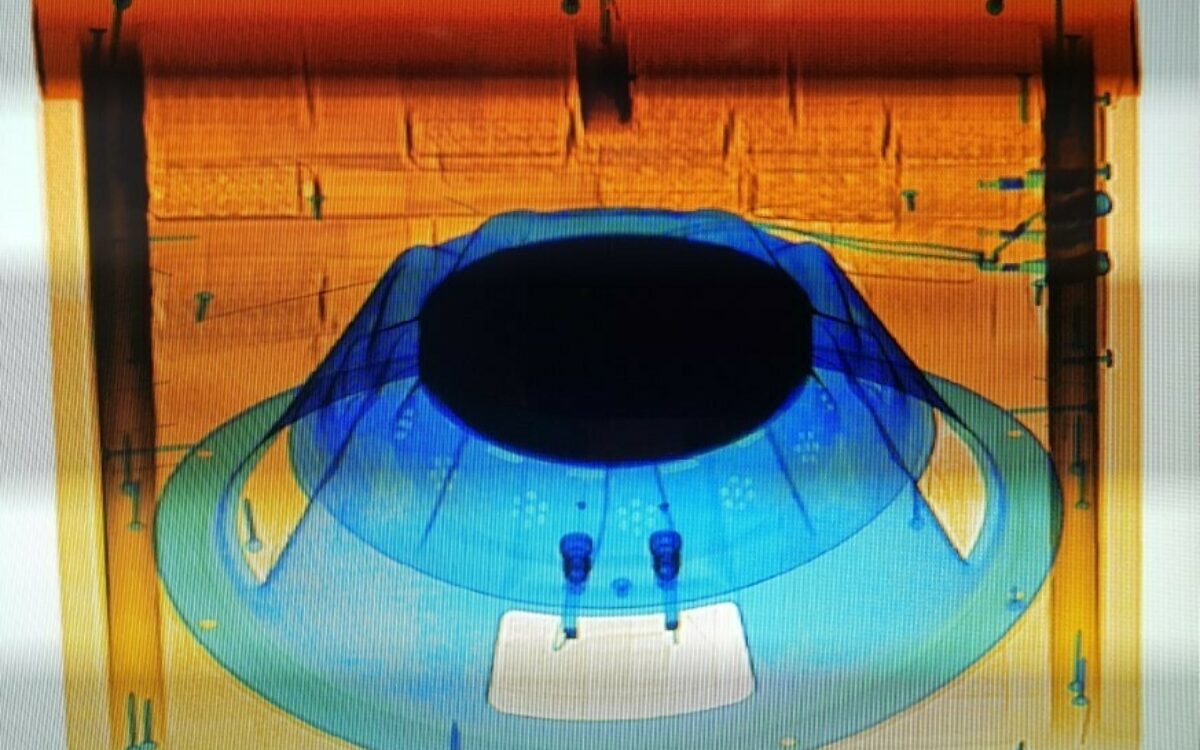 Röntgenbild des Zoll zeigt Schmuggelzigaretten in einem Lautsprecher Röntgenbild des Zoll zeigt Schmuggelzigaretten in einem Lautsprecher