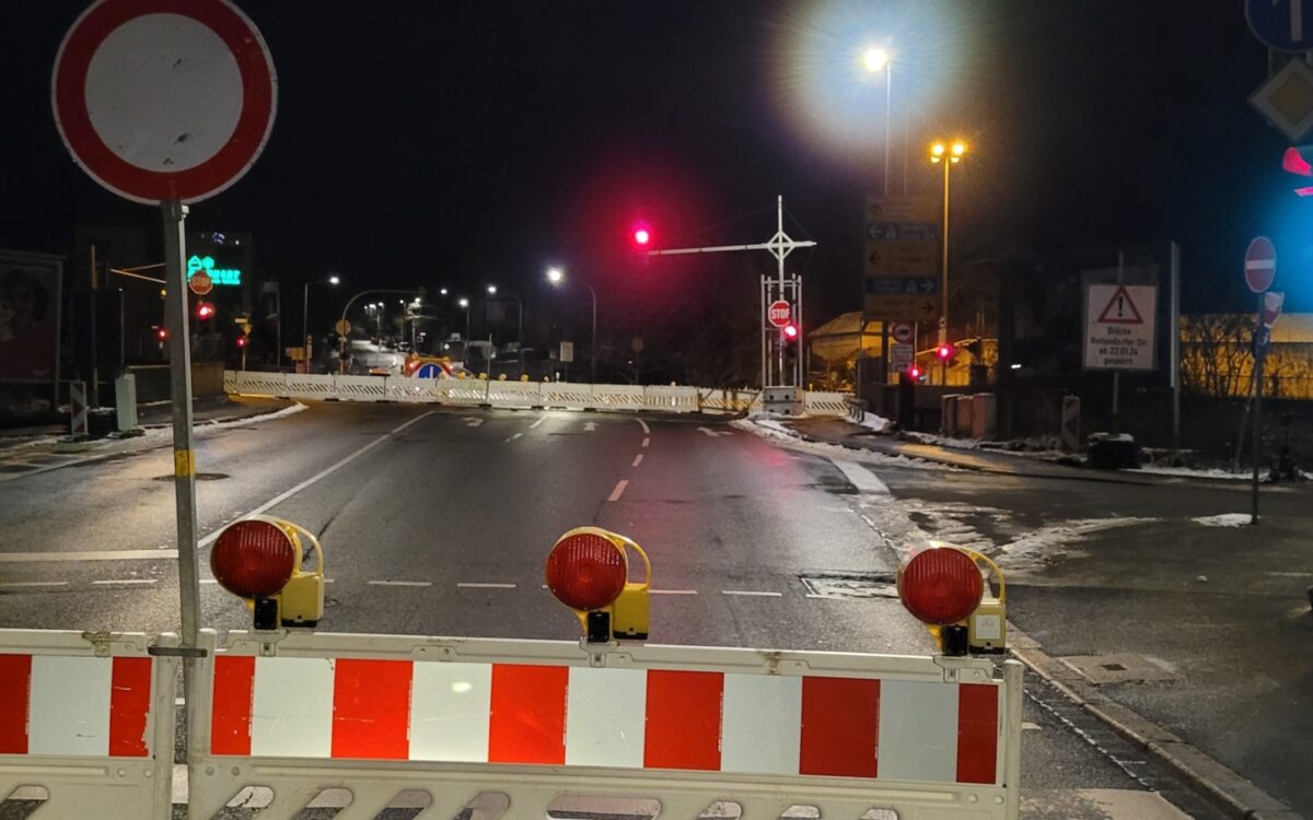 Die Absperrung an der Rottendorfer Straße steht Die Absperrung an der Rottendorfer Straße steht