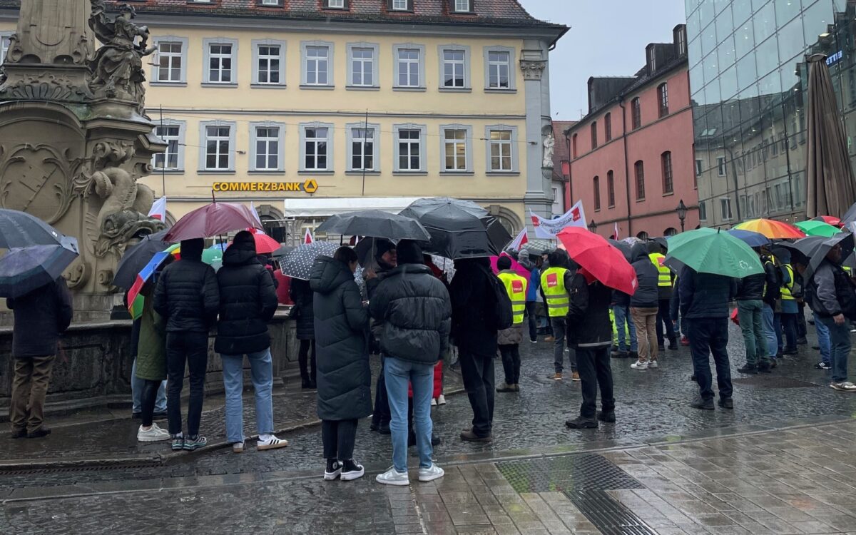 Streikkundgebung am Vierröhrenbrunnen Streikkundgebung am Vierröhrenbrunnen