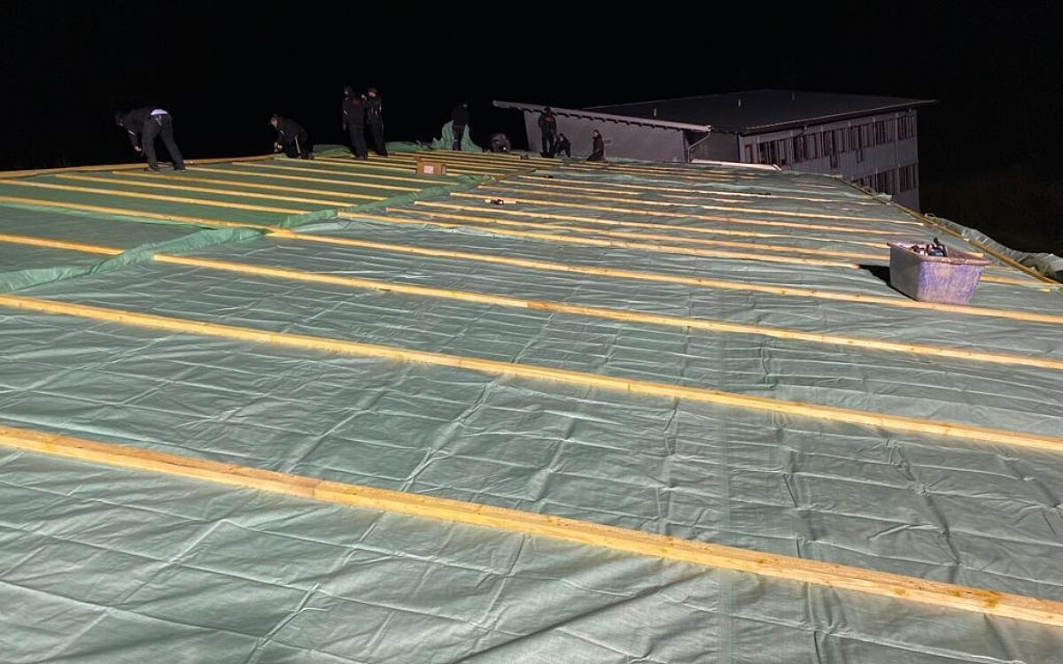 Das kaputte Dach der Erich-Kästner-Schule Kitzingen Das kaputte Dach der Erich-Kästner-Schule Kitzingen