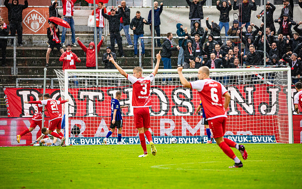 Tor Würzburger Kickers gegen Saarbücken Jubel Tor Würzburger Kickers gegen Saarbücken Jubel