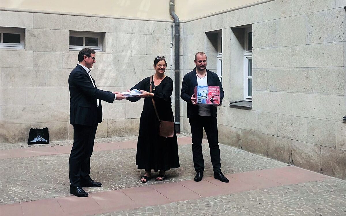 Die Übergabe des Bürgerbegehrens Talavera Die Übergabe des Bürgerbegehrens Talavera