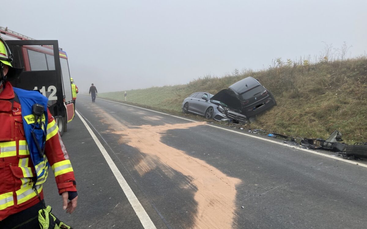 Ein Wrack nach dem Unfall auf der B19 Ein Wrack nach dem Unfall auf der B19