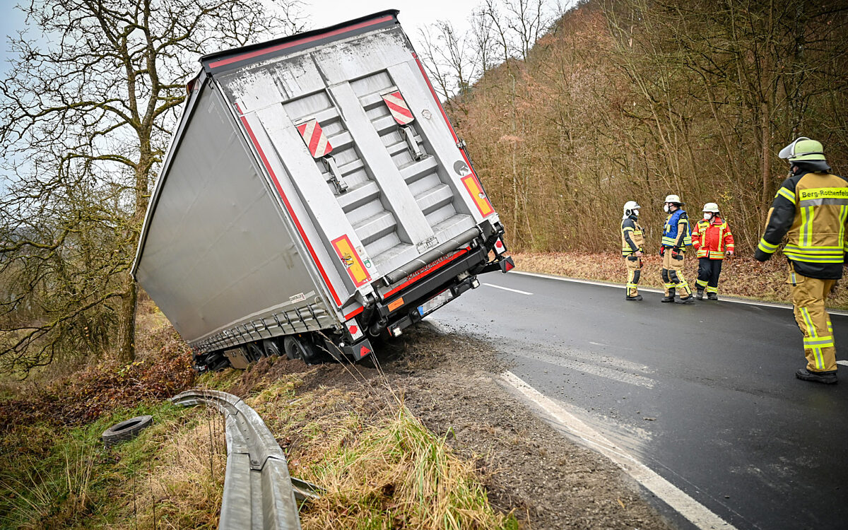 Unfall mit einem LKW bei Rothenfels Unfall mit einem LKW bei Rothenfels
