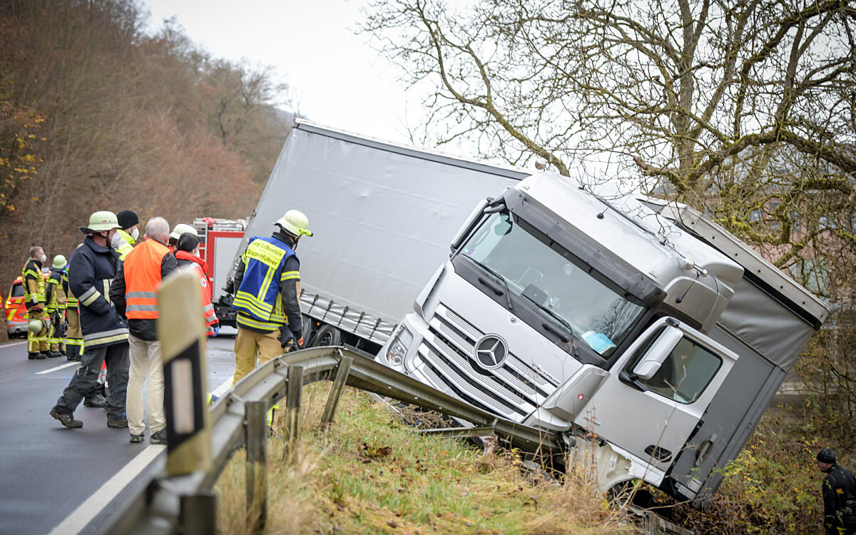 Unfall mit einem LKW bei Rothenfels Unfall mit einem LKW bei Rothenfels