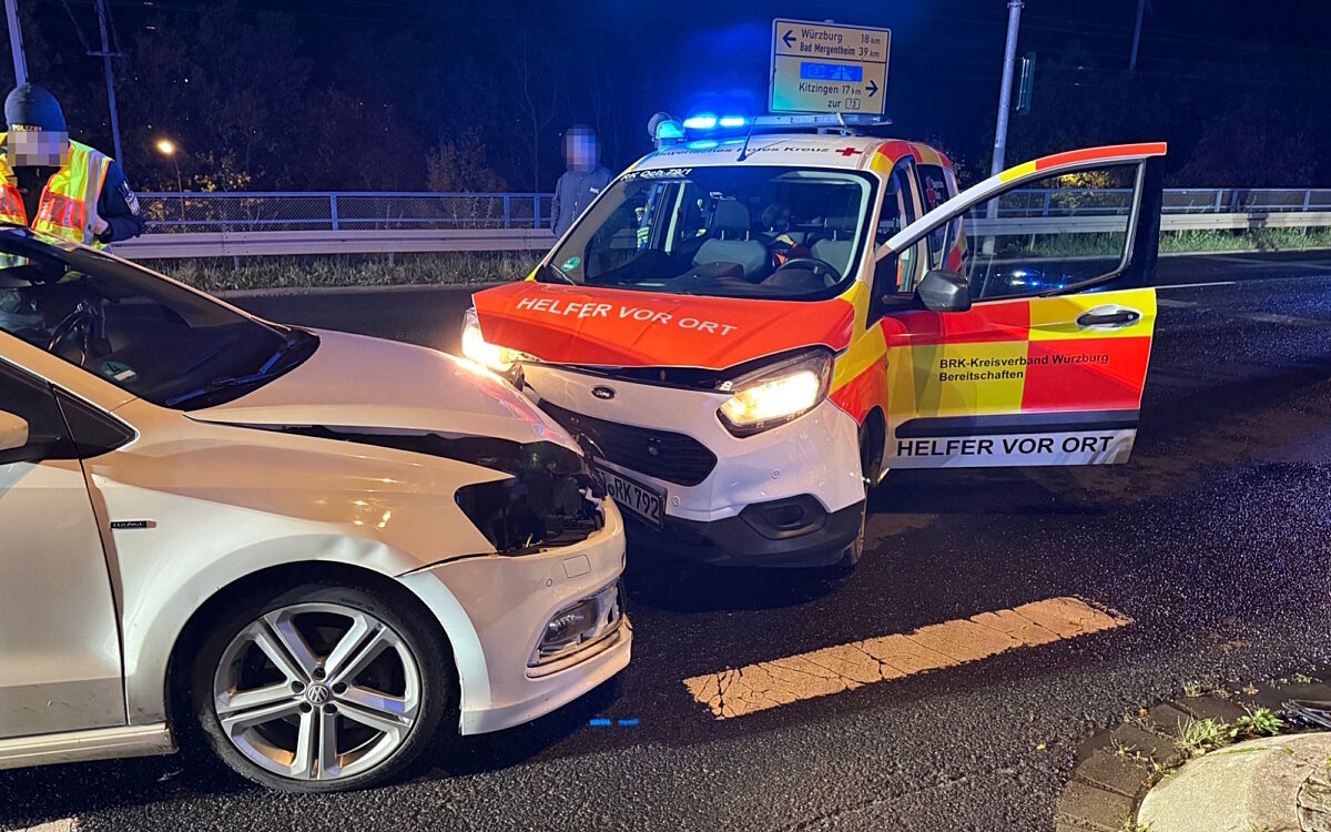 Ein Fahrzeug des Rettungsdienstes war in einen Unfall verwickelt