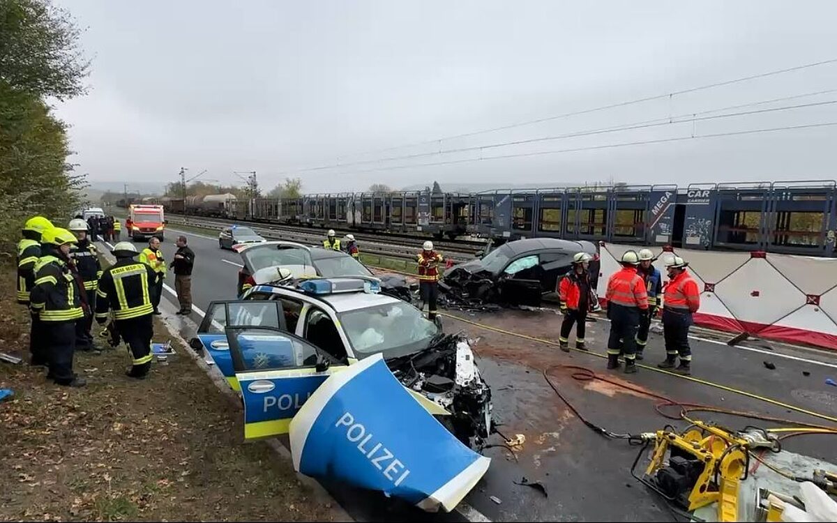 Unfall mit Polizeiauto Unfall mit Polizeiauto