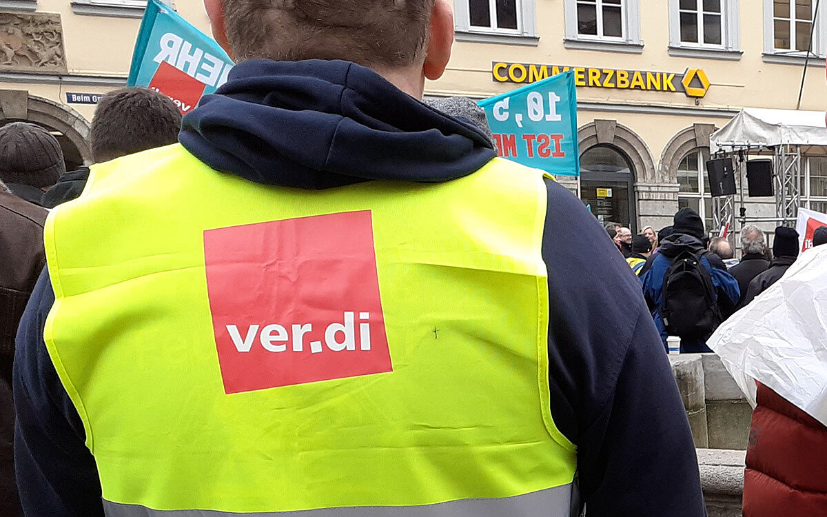 Streikende Verdi-Mitglieder Streikende Verdi-Mitglieder