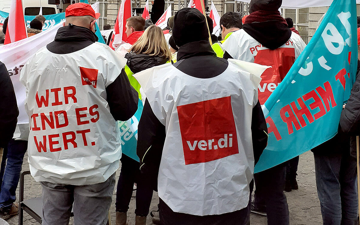 Streikende Verdi-Mitglieder Streikende Verdi-Mitglieder