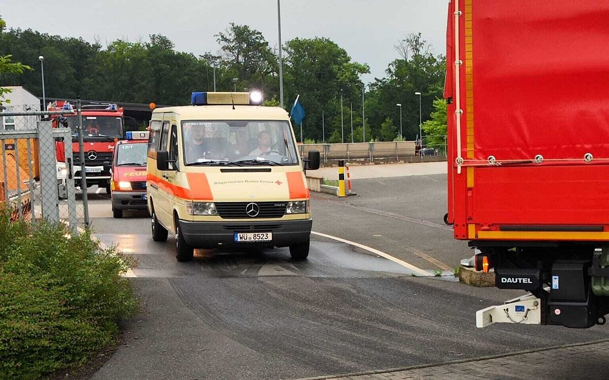 Einsatzkräfte aus Mainfranken brechen in die Hochwassergebiete in Schwaben auf Einsatzkräfte aus Mainfranken brechen in die Hochwassergebiete in Schwaben auf