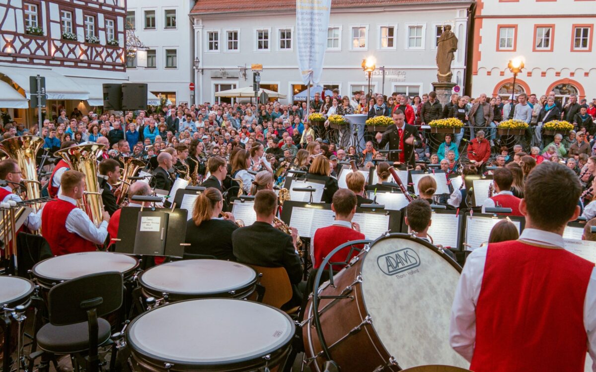 Volkach Symphonisches Blasorchester SBO Pfingstserenade 2024 Foto Julia Voll Volkach Symphonisches Blasorchester SBO Pfingstserenade 2024 Foto Julia Voll